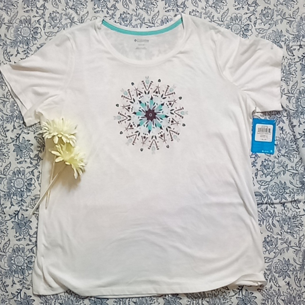 Curvy 1X Columbia Tee with flower design